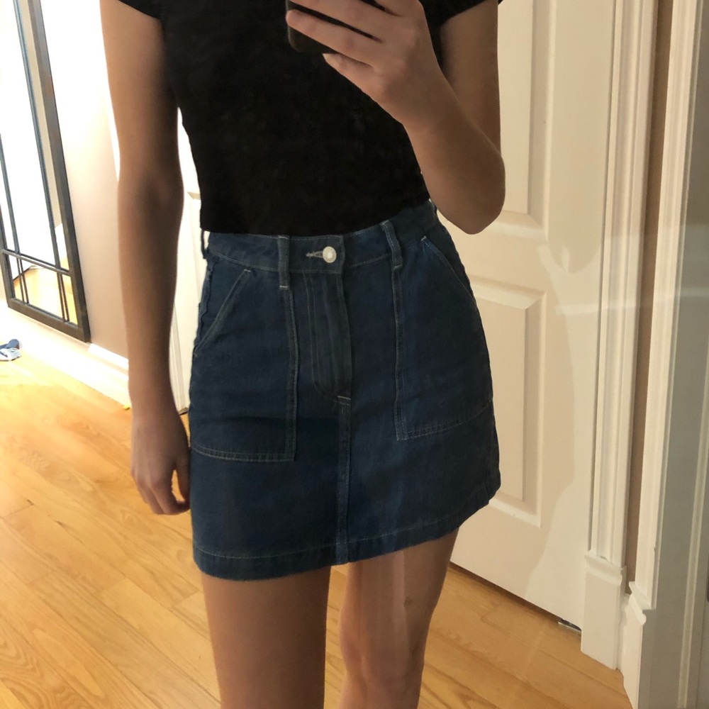 H&M- Skirt 2/20